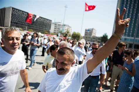 De Gezi Park Protesten: Een Ontbaring van Turkije’s Complexiteit en een Vonk voor Verandering