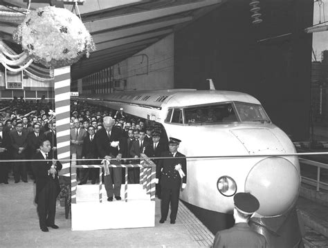 De Tokaido Shinkansen Opening: Een Revolutie op de Rails en een Transformatie van Japanse Reisgewoonten