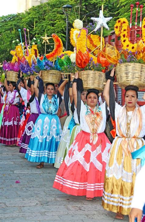 Guelaguetza: Een Carnaval van Culturen en een Triomf van Traditionele Mexicaanse Muziek